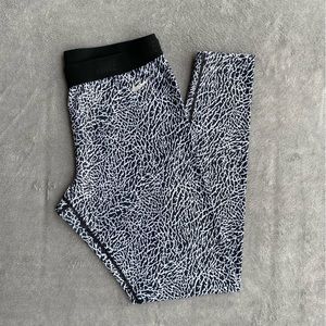 Nike Women’s Black and White Workout Leggins Size L